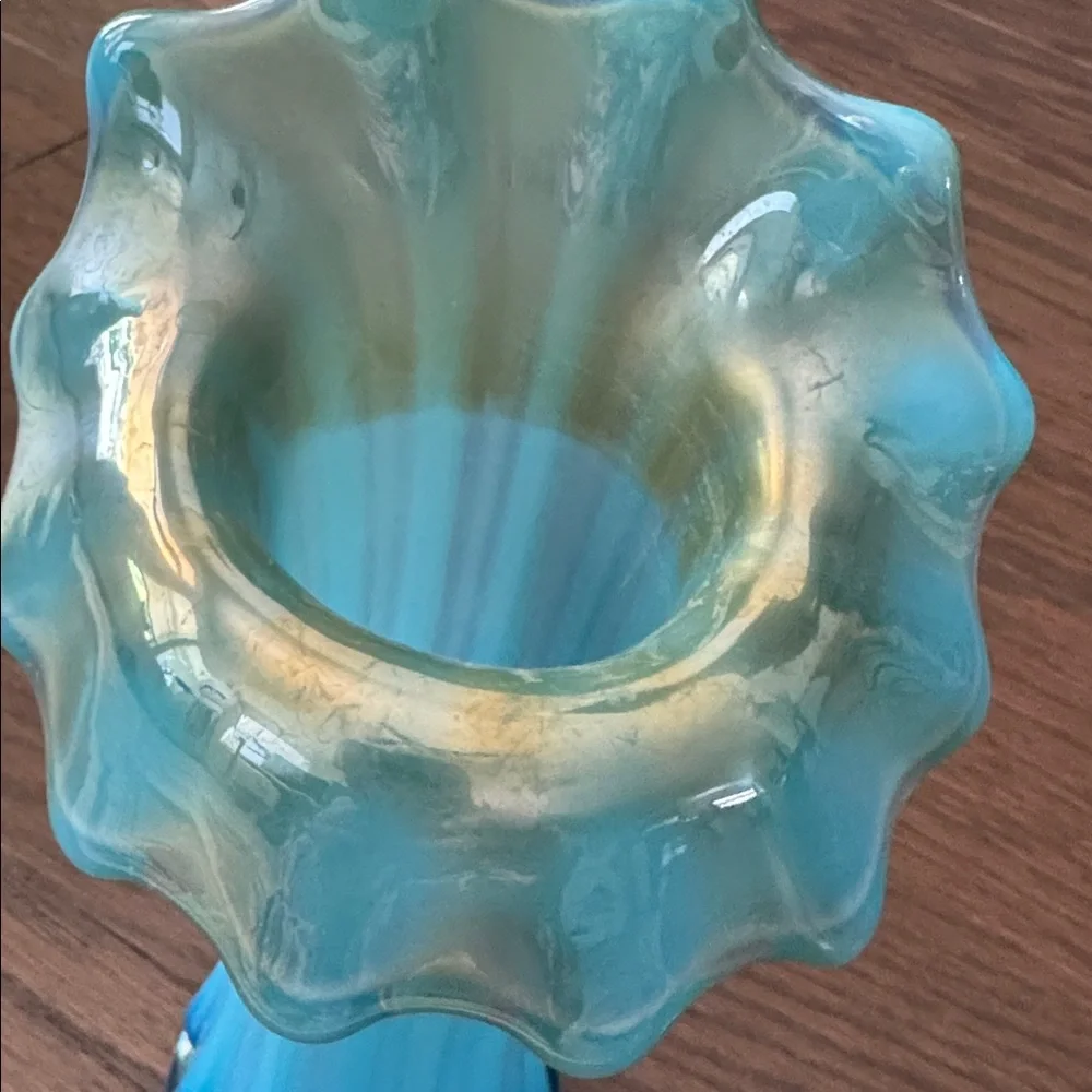 Westmoreland Corinth Blue Opal Jack-in-the-Pulpit carnival glass vase. - Picture 7 of 8
